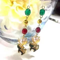 *sousou*黒猫とパールのクリスマス樹脂ピアス