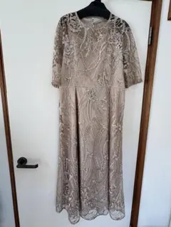 刺繍入りベージュAラインパーティードレス　HAREMODe