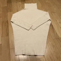 ベージュハイネック