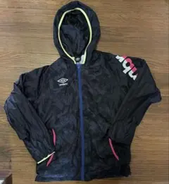 umbro フード付きウィンドブレーカー 黒/ピンク