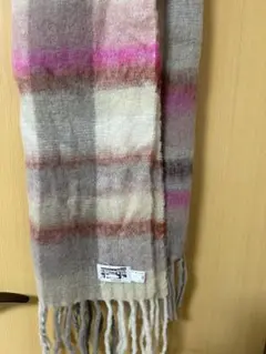 ストロベリーフィールズ　LELLE チェック柄マフラー