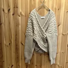 【ヌナ】セーター　長袖　Ｖネック　ケーブル編み　大人可愛い　ベージュ系