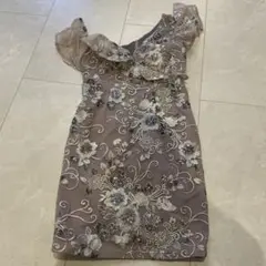 ジュエルズ　Mサイズ　薄紫の刺繍タイトドレス　オフショル　キャバドレス