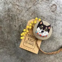 黒柴　柴犬　　ハンドメイド　刺繍ブローチ　手刺繍　犬　しば犬　ハンドメイド