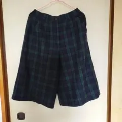 緑と黒のチェック柄キュロットパンツ