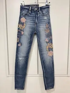 新品タグ付きAMERICAN EAGLE 花柄刺繍 スキニーデニムパンツ