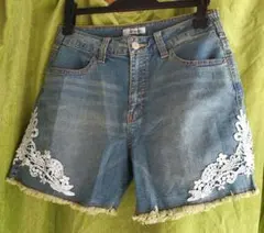 デニムショートパンツ レース装飾付き