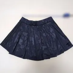 adidas Originals カモフラ柄 プリーツスカート紺 デザインのサムネイル