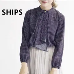 SHIPSシップス　小紋プリント ボウタイブラウス とろみ　ネイビー