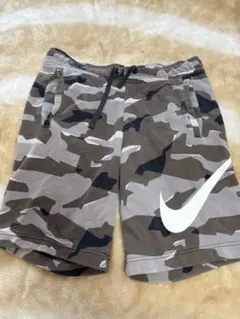 Nike 迷彩柄 ショートパンツ