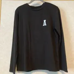 黒の長袖Tシャツ