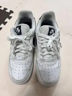 NIKE AIR FORCE 1 ホワイト ブラック スニーカー24.5㎝のサムネイル