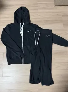 Nike ブラック フード付きパーカーとパンツセット