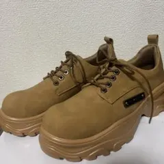 Alfred Alex ベージュ スエード 厚底メタルプレート シューズ
