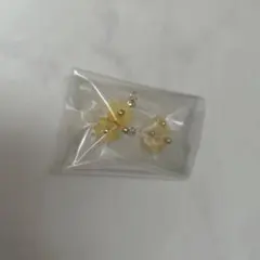 未使用 樹脂ピアス フラワーモチーフ ピアス イエロー系 ぺぺのサムネイル