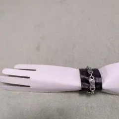 ハンドメイド　黒レザーブレスレット シルバー装飾