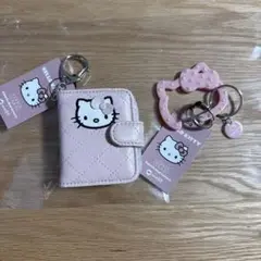 ローリーズファーム　ハローキティ　キルティングチャーム　ピンク　カラビナ　2点