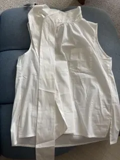 ノースリーブトップス 新品　ホワイトタグ付き
