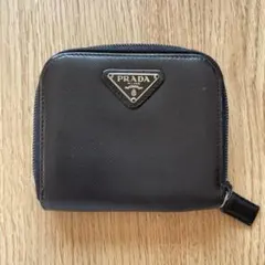 PRADA ブラック 二つ折り財布 サフィアーノレザー ファスナー難あり