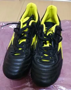 Diadora サッカースパイク ブラック イエローのサムネイル