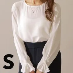 美品◎パール付き袖タックラウンドネックフレアプルオーバー Sサイズ