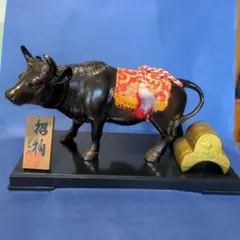 招福 縁起物 牛の置物 台座付き美術工芸品　宏謹製　金属製のサムネイル