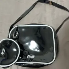 emis ブラック ショルダーバッグ 中型