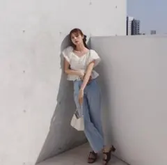センタープレスストレートデニムパンツ　ナチュラルビューティベーシックのサムネイル