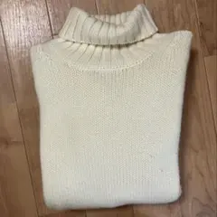 クリーム色 タートルネック ニットセーター GU