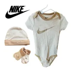 NIKE ベージュロンパース・帽子・靴下セット