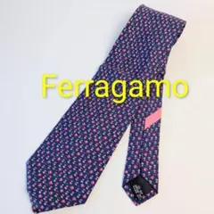 サルバトーレ・フェラガモ　総柄　はち　シミありのサムネイル