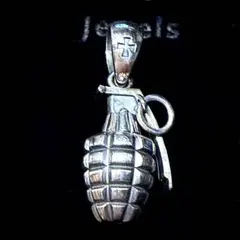 【極美品】ジャスティンデイビス SPJ161 手榴弾ペンダント 完備品のサムネイル