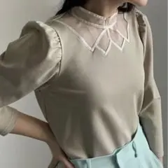 ベージュ シースルー襟 パフスリーブ トップス