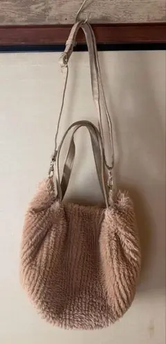 ベージュ フェイクファー バック　レディース　ショルダー付き