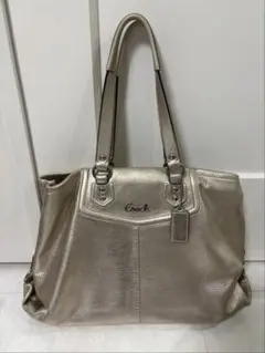 COACH 肩がけハンドバッグ メタリックシルバー ターンロック - メルカリ