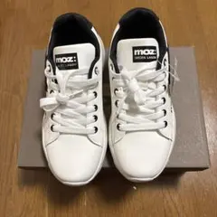 moz: SWEDEN LAGOON スニーカー ホワイト/ブラック