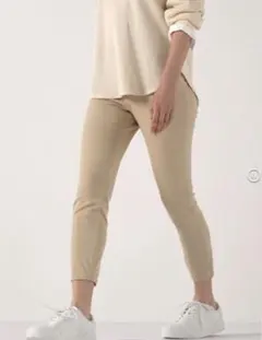 ユニクロ ウルトラストレッチクロップドレギンスパンツ ベージュ　L