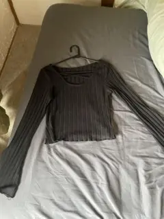 リブ編みクロップ丈長袖トップス