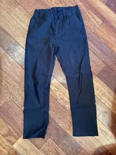 130黒スリムフィットパンツとグレーのスウェットパンツセット