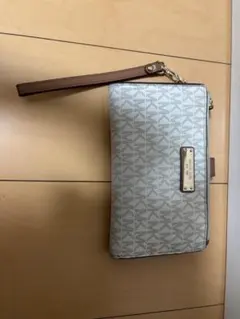 MICHAEL KORS 長財布 リストレット付き ホワイト MICHAEL KORS 長財布 ホワイト リストレット - メルカリ