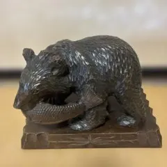 クマと魚の木製彫刻 北海道