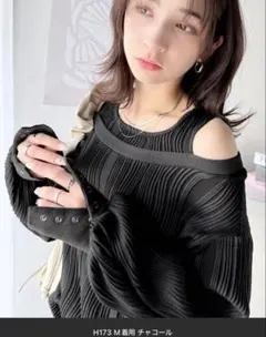 オフショルダー チャコール トップス