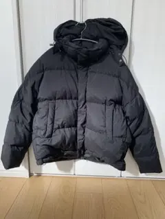 CLOCHE フード付きブラックダウンジャケット