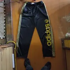adidasネオレーベル ブラックXゴールドのサムネイル