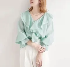 B.C.STOCK ミニリップラッフルブラウスのサムネイル