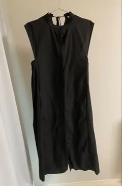黒のノースリーブワンピース バックリボン付き