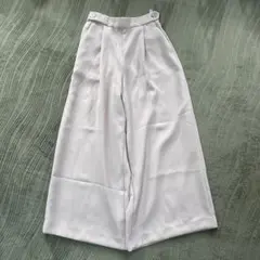 白 ワイドパンツ