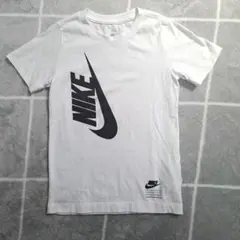 NIKE Tシャツ ホワイト130cm XSサイズのサムネイル