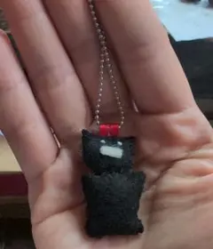 超ミニミニ！フィンガーサイズフェルト製ぬいぐるみキーホルダー【黒ブタ】