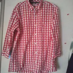 赤 シャツ